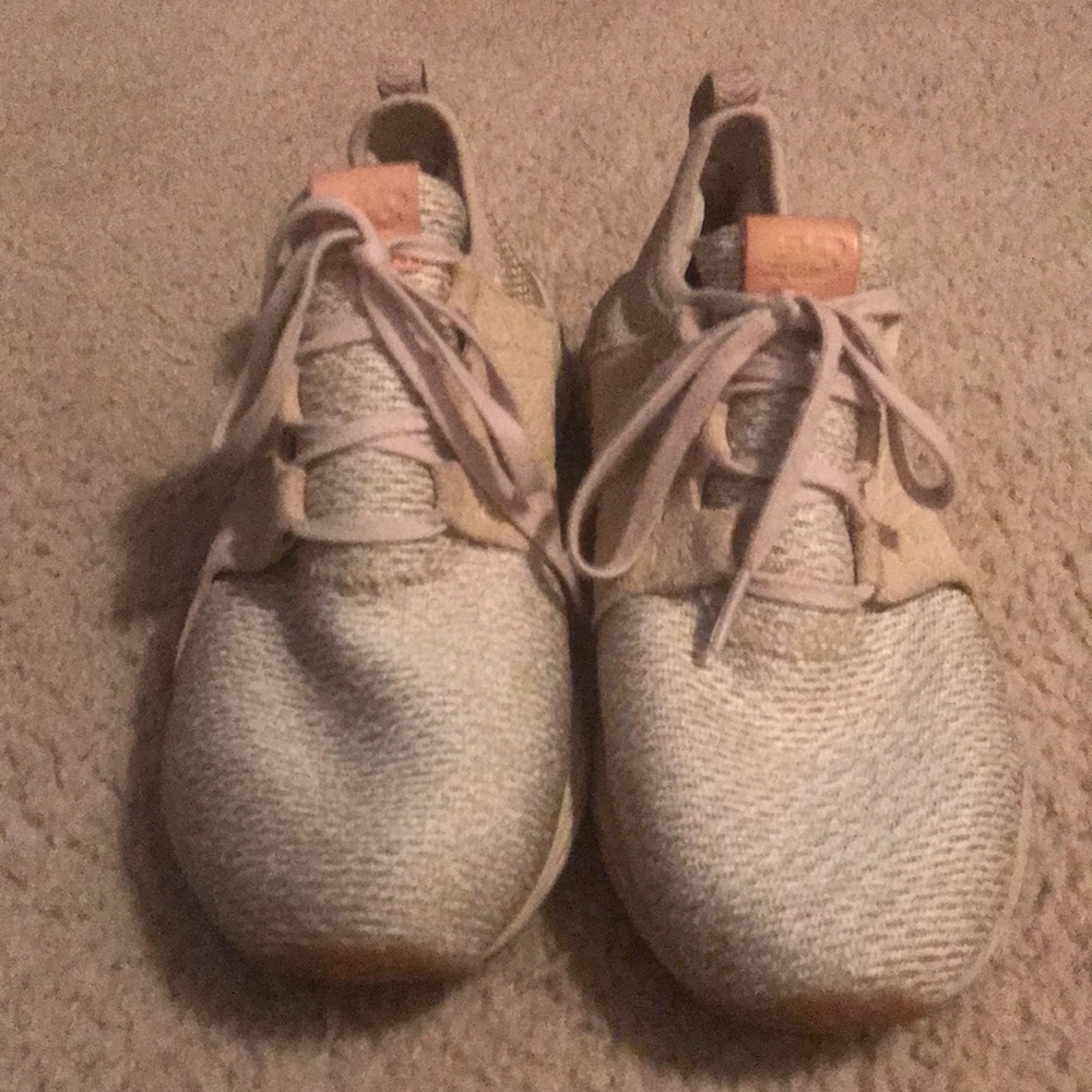 Women’s NB shoe. Size8.5. Good condition